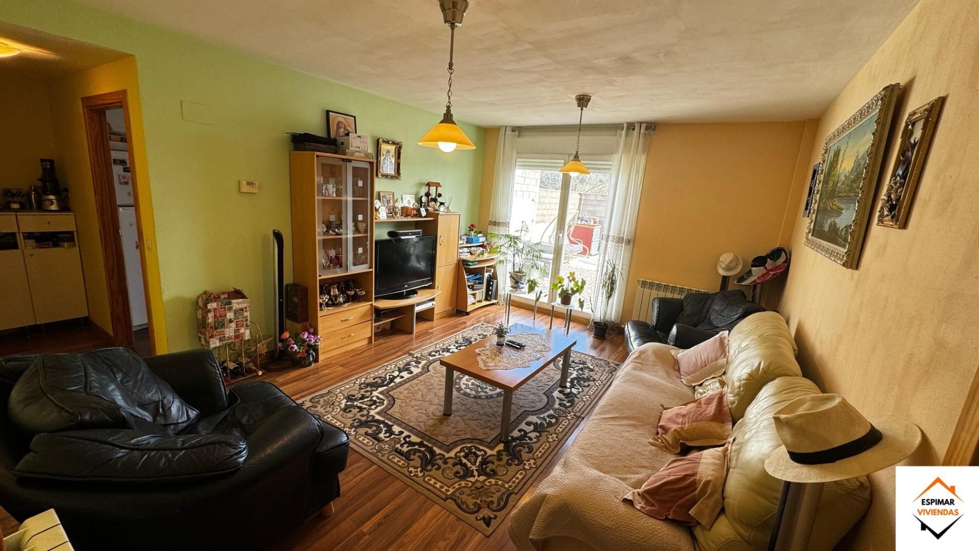 Sala d'estar de Casa adosada en venda en Plasencia de Jalón amb Calefacció
