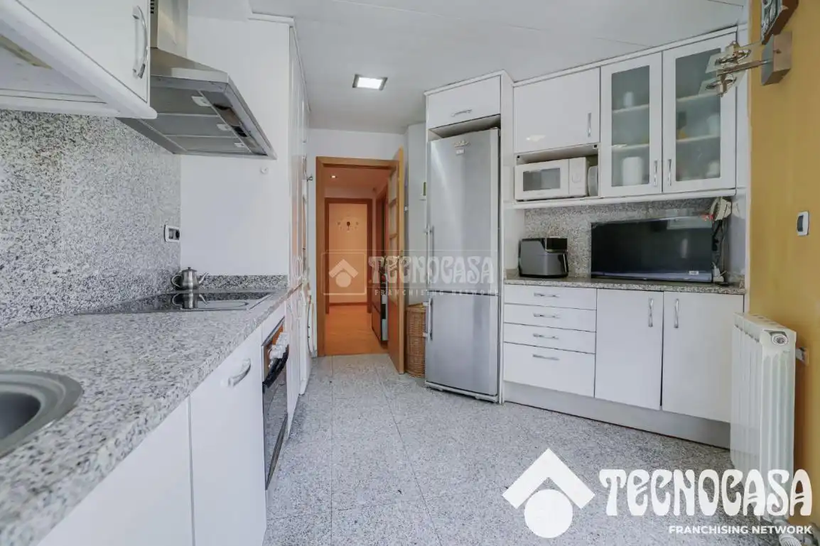 Küche von Wohnung zum Verkauf in Barcelona mit Klimaanlage, Abstellraum und Balkon