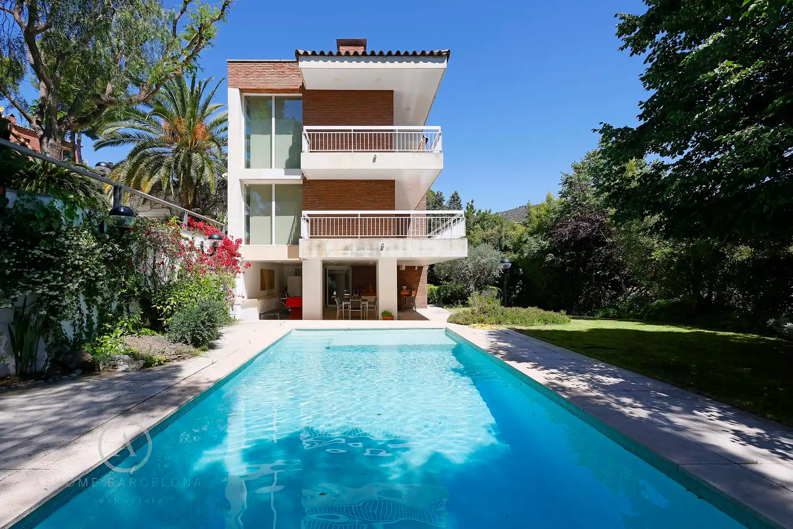 Vista exterior de Casa o xalet en venda en Castelldefels amb Aire condicionat, Calefacció i Jardí privat