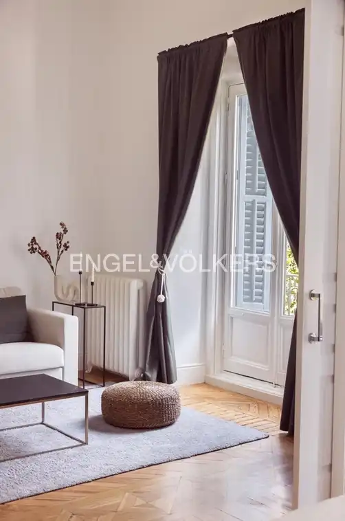 Bedroom of Flat for rent in  Madrid Capital  with Air Conditioner, Heating and Balcony