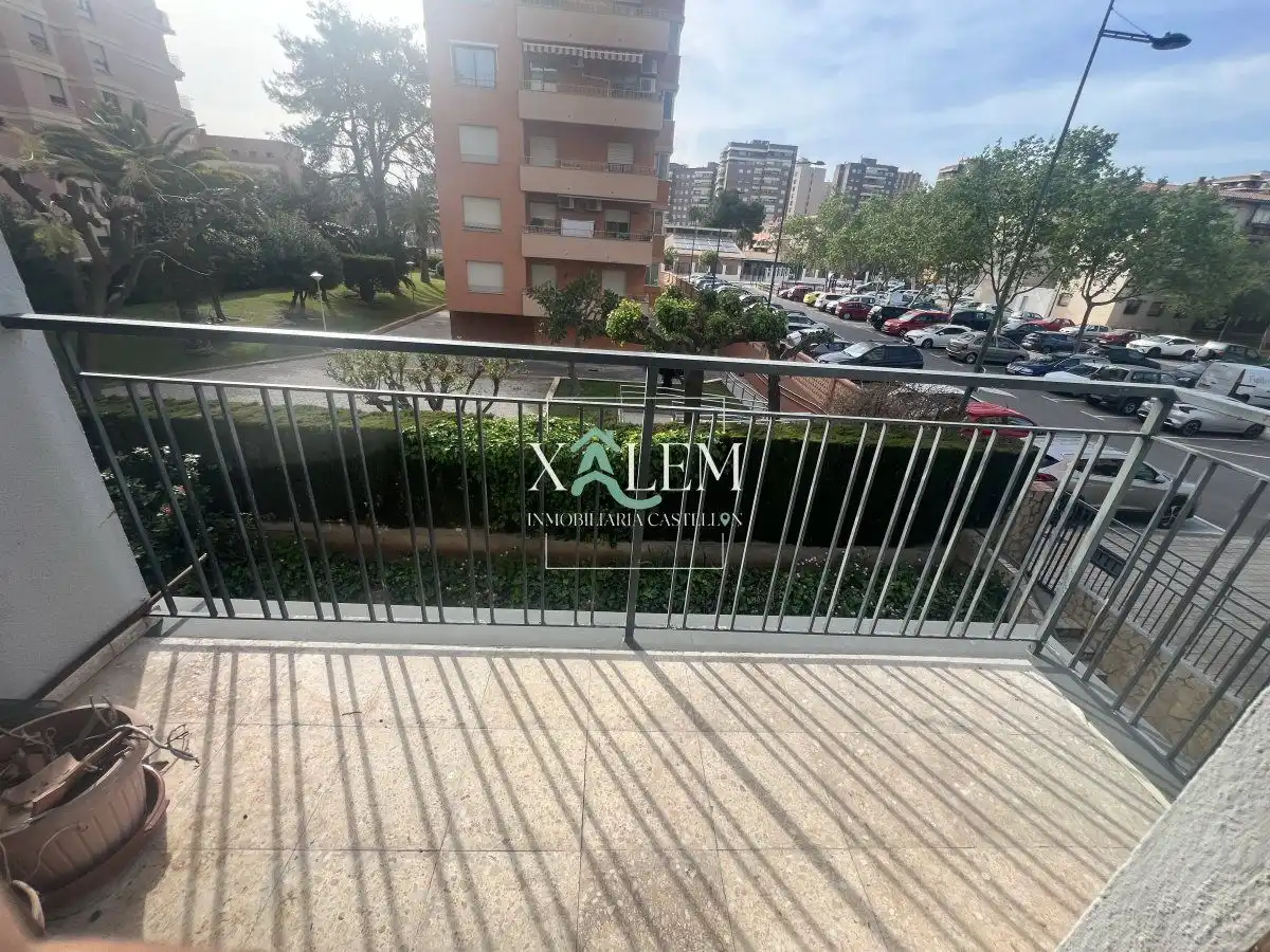 Vista exterior de Pis en venda en Castellón de la Plana / Castelló de la Plana amb Balcó