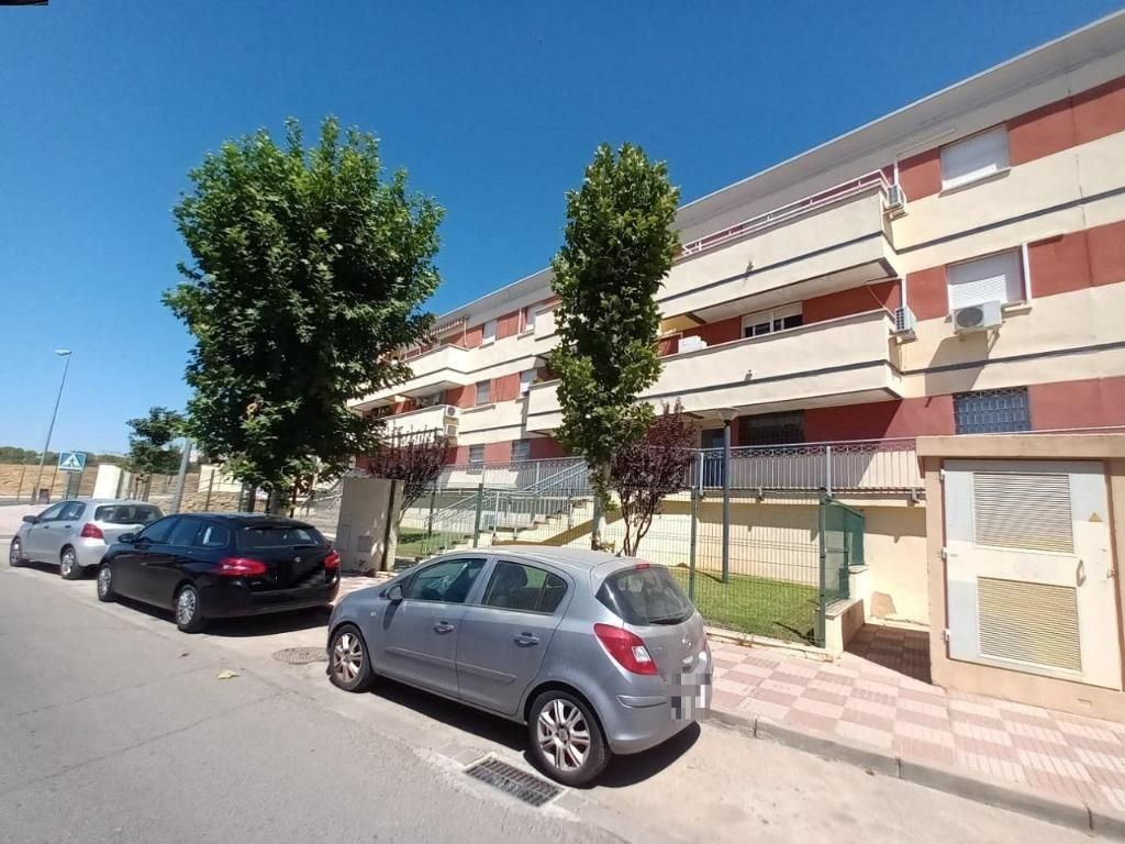 Vista exterior de Planta baixa en venda en Tomares amb Jardí privat, Terrassa i Traster