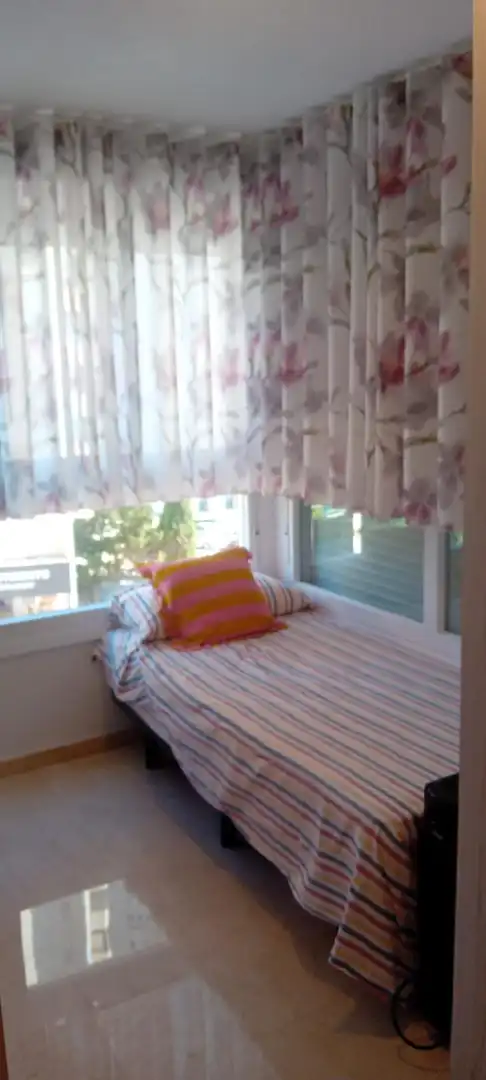 Dormitori de Apartament en venda en Benidorm amb Jardí privat, Terrassa i Piscina comunitària