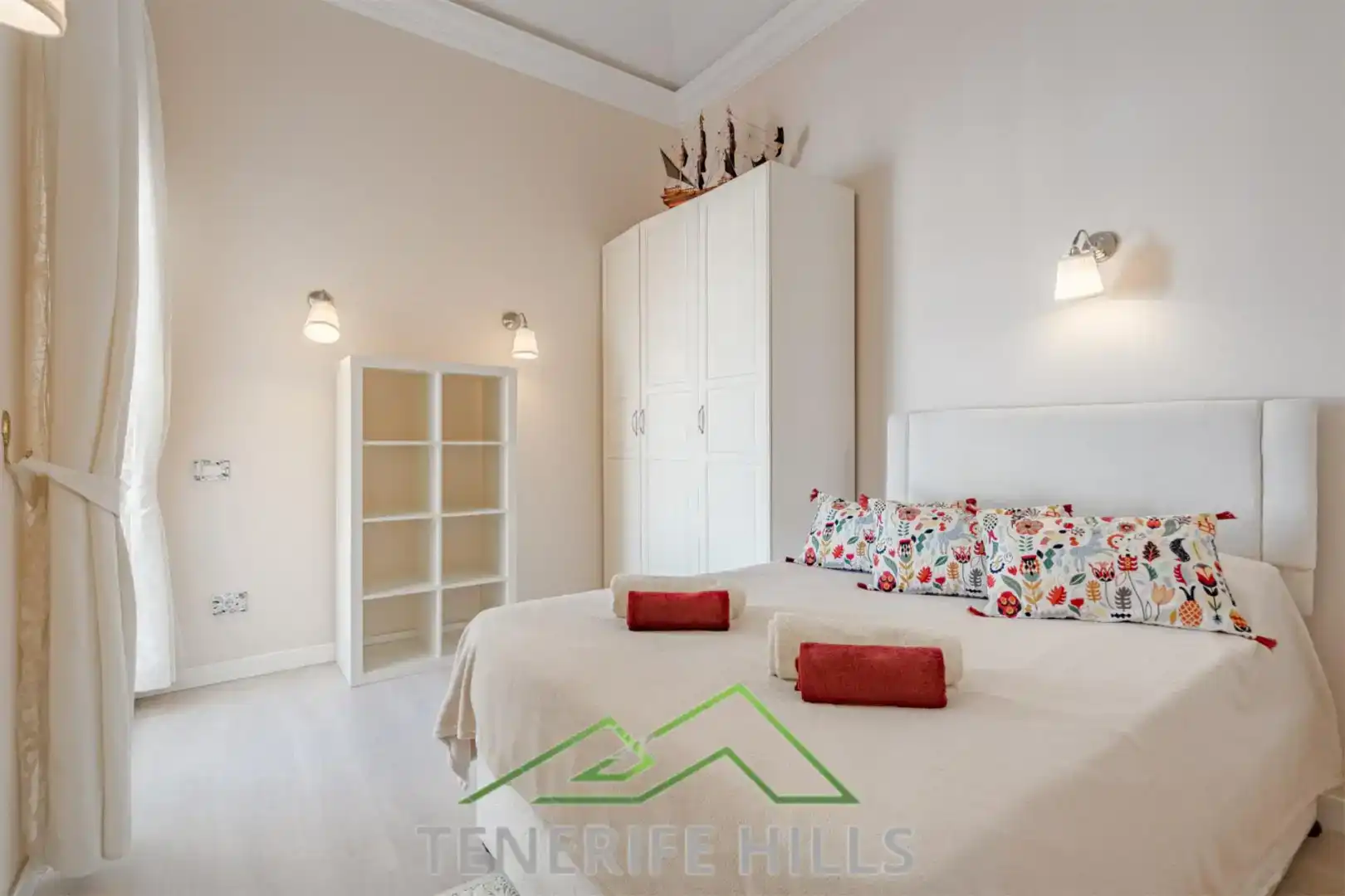 Habitación de Casa o chalet en venta en Adeje con Aire acondicionado, Piscina y Balcón