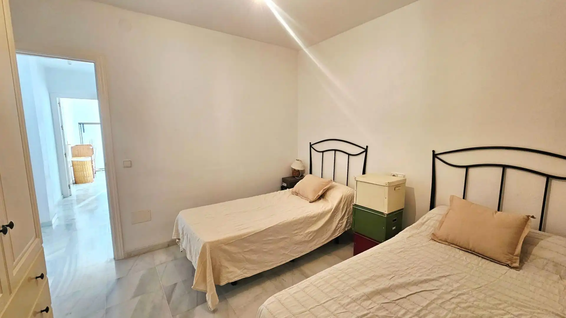 Dormitori de Casa adosada en venda en Benalmádena amb Aire condicionat, Jardí privat i Terrassa