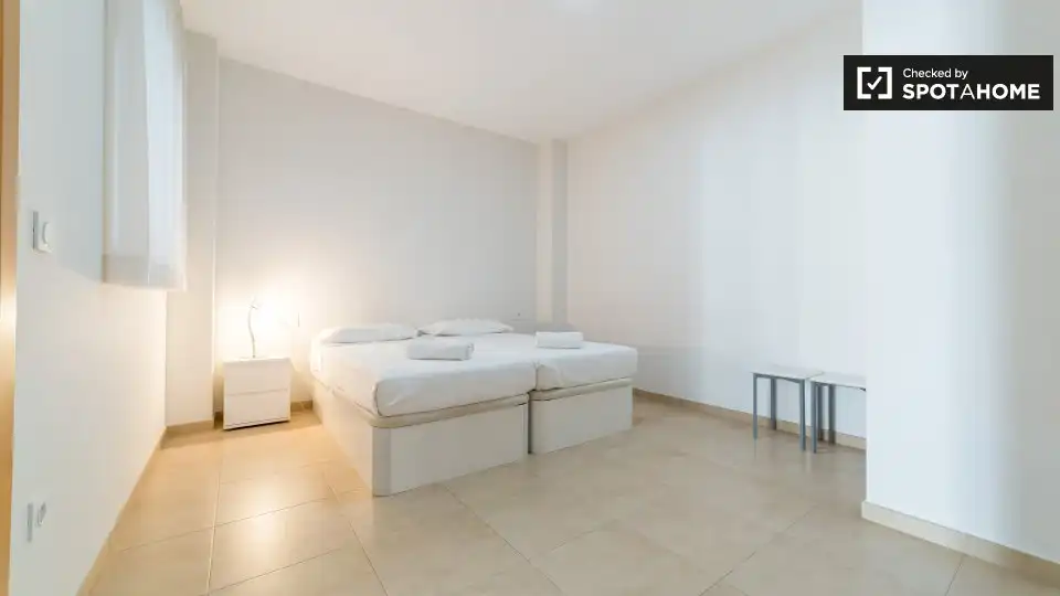 Bedroom of Flat for rent in Camins al Grau