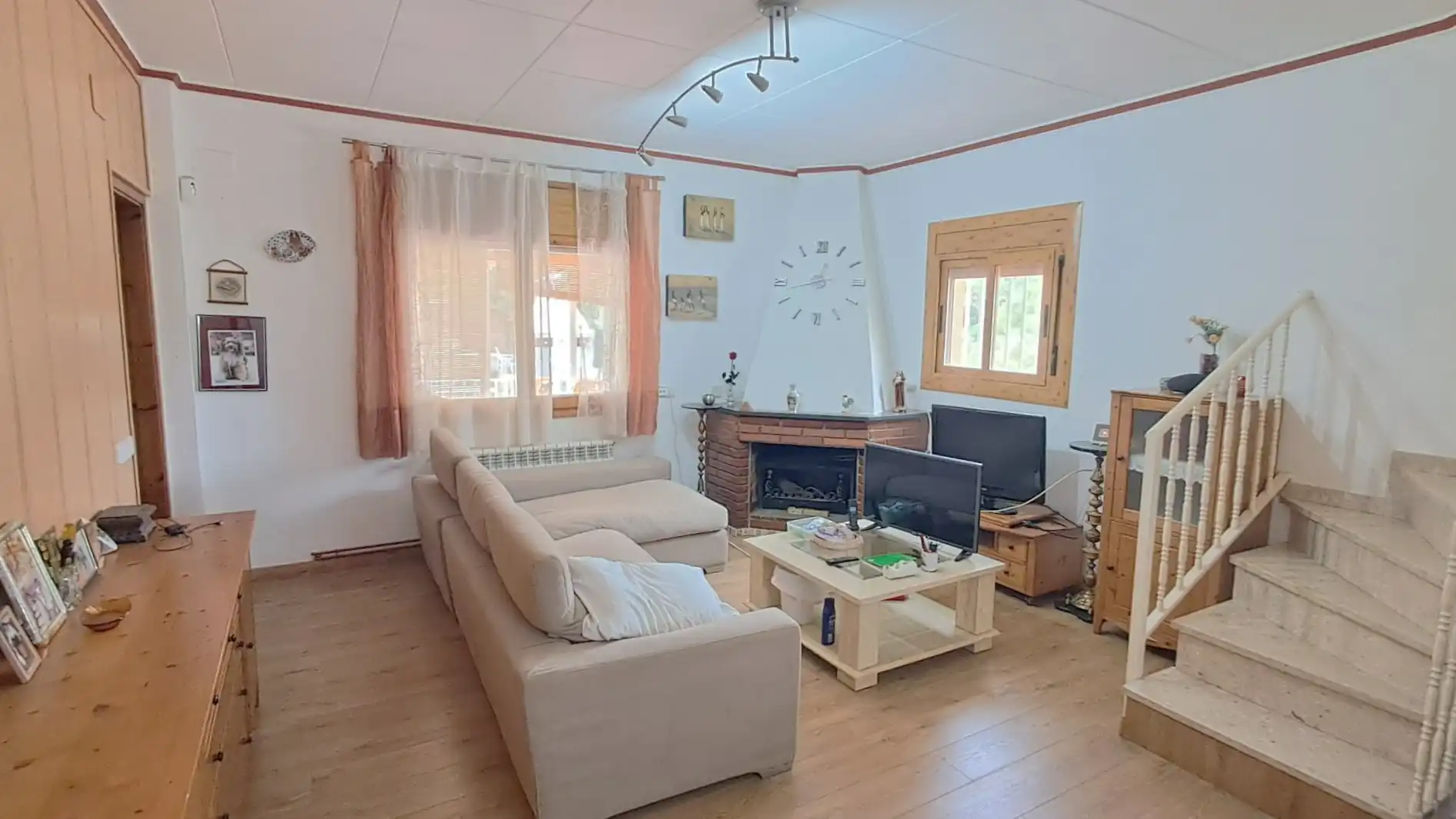 Sala d'estar de Casa o xalet en venda en Sant Llorenç Savall amb Calefacció, Jardí privat i Terrassa