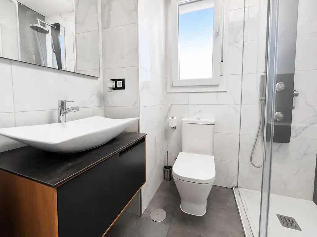 Bathroom of Flat for sale in Córdoba  with Air Conditioner, Terrace and Swimming Pool