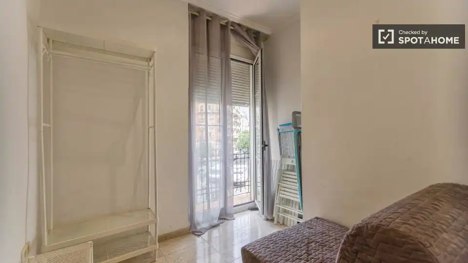 Habitación de Apartamento para compartir en Valencia con Aire acondicionado, Calefacción y Terraza