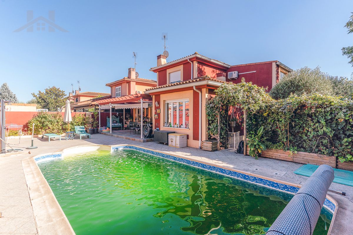 Piscina de Casa o xalet en venda en Rivas-Vaciamadrid amb Aire condicionat, Calefacció i Jardí privat