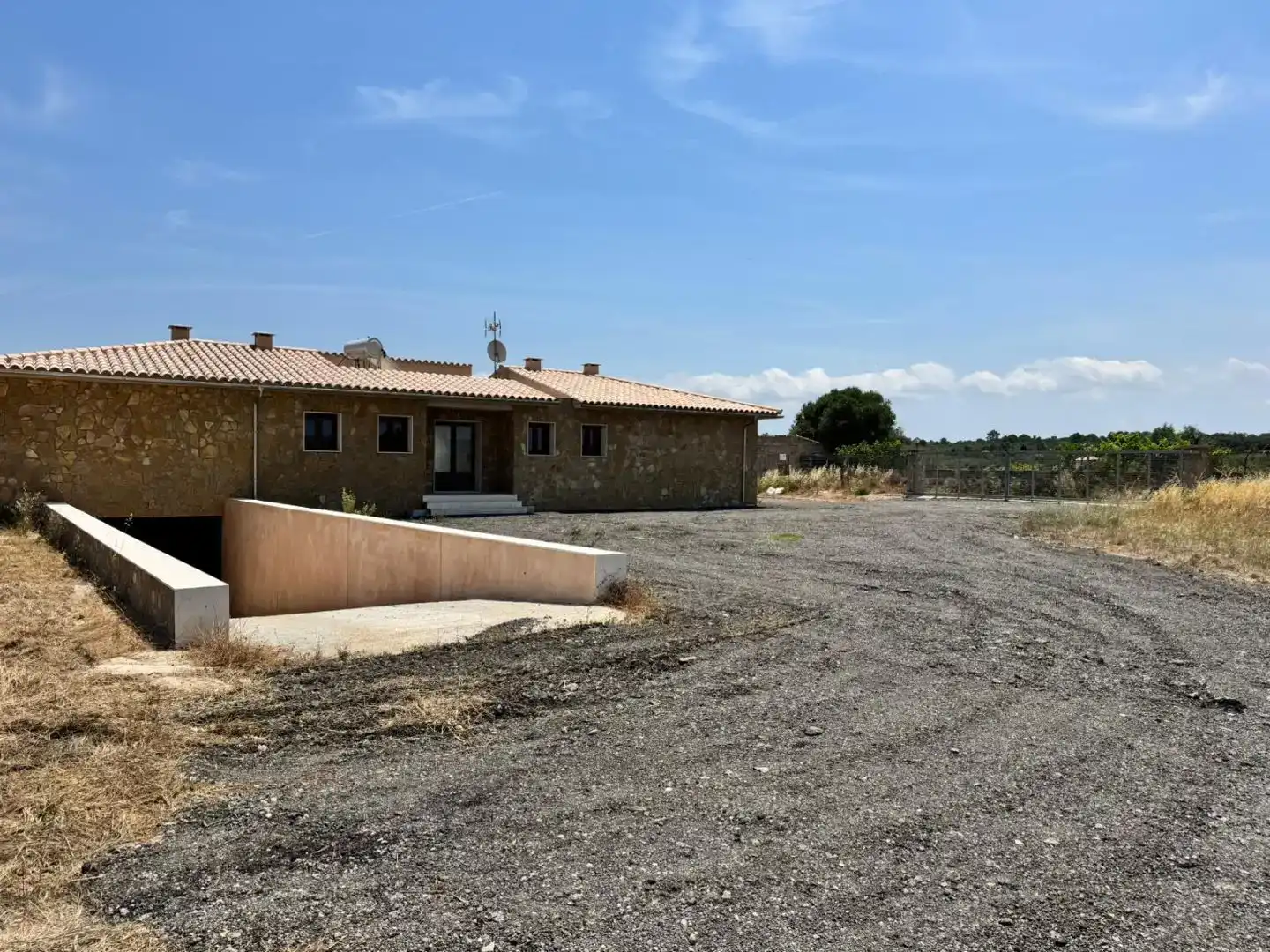 Vista exterior de Casa o xalet de lloguer en Muro amb Aire condicionat i Piscina