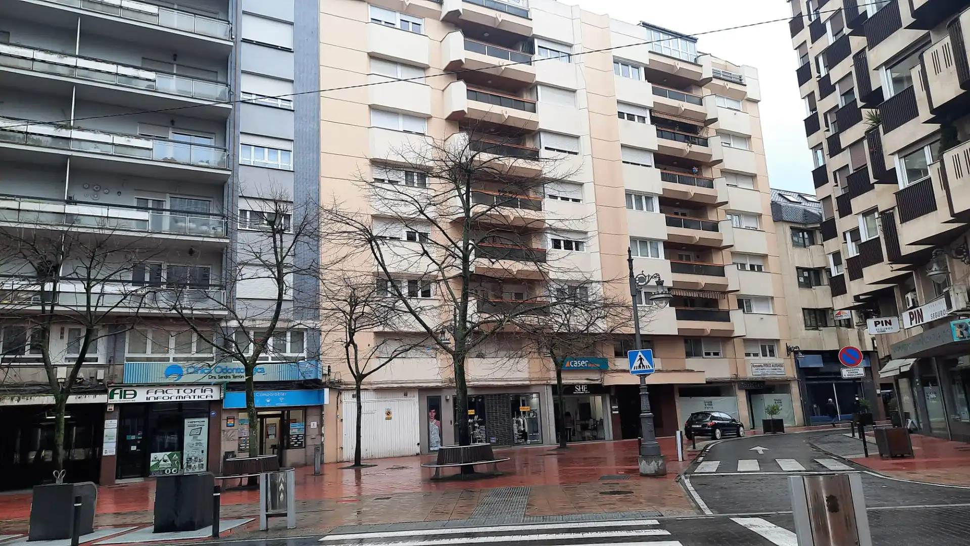 Vista exterior de Pis en venda en Ponferrada amb Calefacció, Parquet i Terrassa