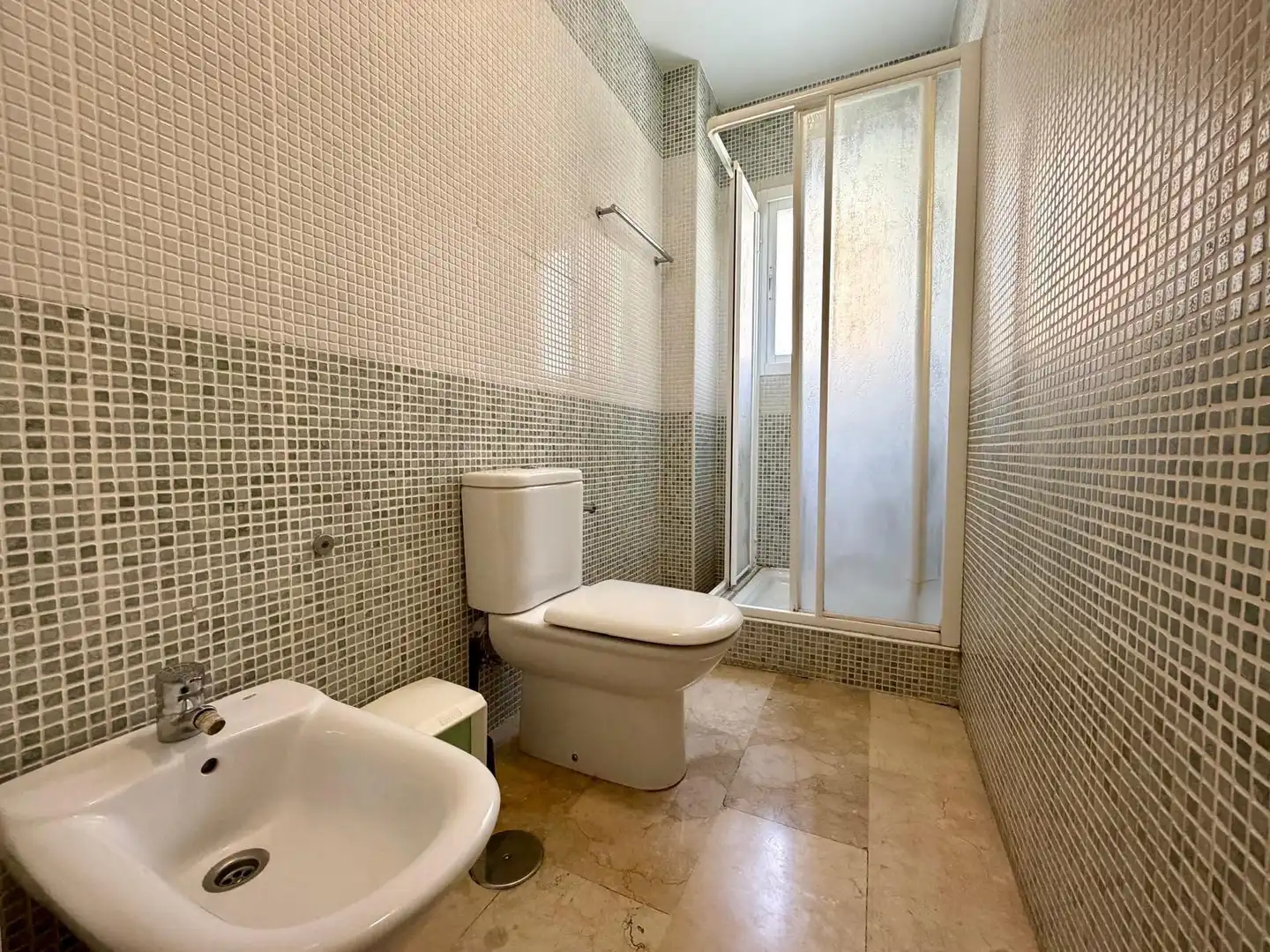 Baño de Piso en venta en Benalmádena con Aire acondicionado, Jardín privado y Terraza