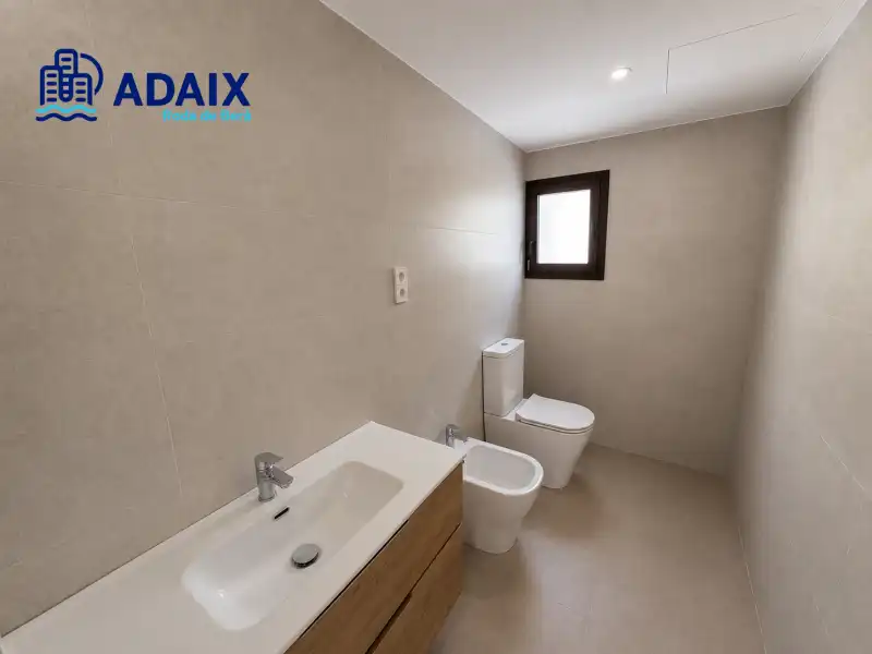 Baño de Casa o chalet en venta en Roda de Berà con Calefacción, Terraza y Piscina