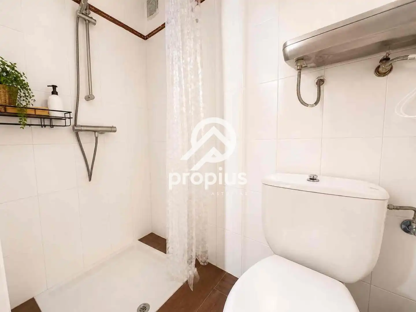 Baño de Casa adosada en venta en Llanes con Calefacción, Trastero y Amueblado