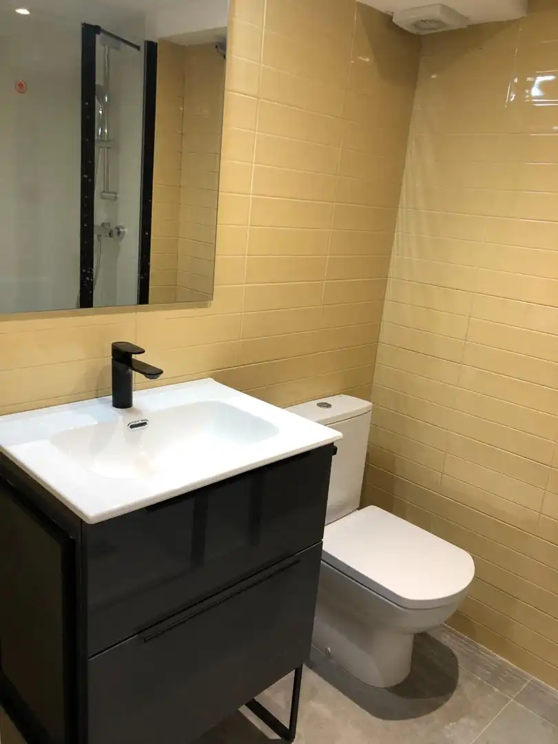 Bany de Dúplex en venda en Barcelona amb Aire condicionat