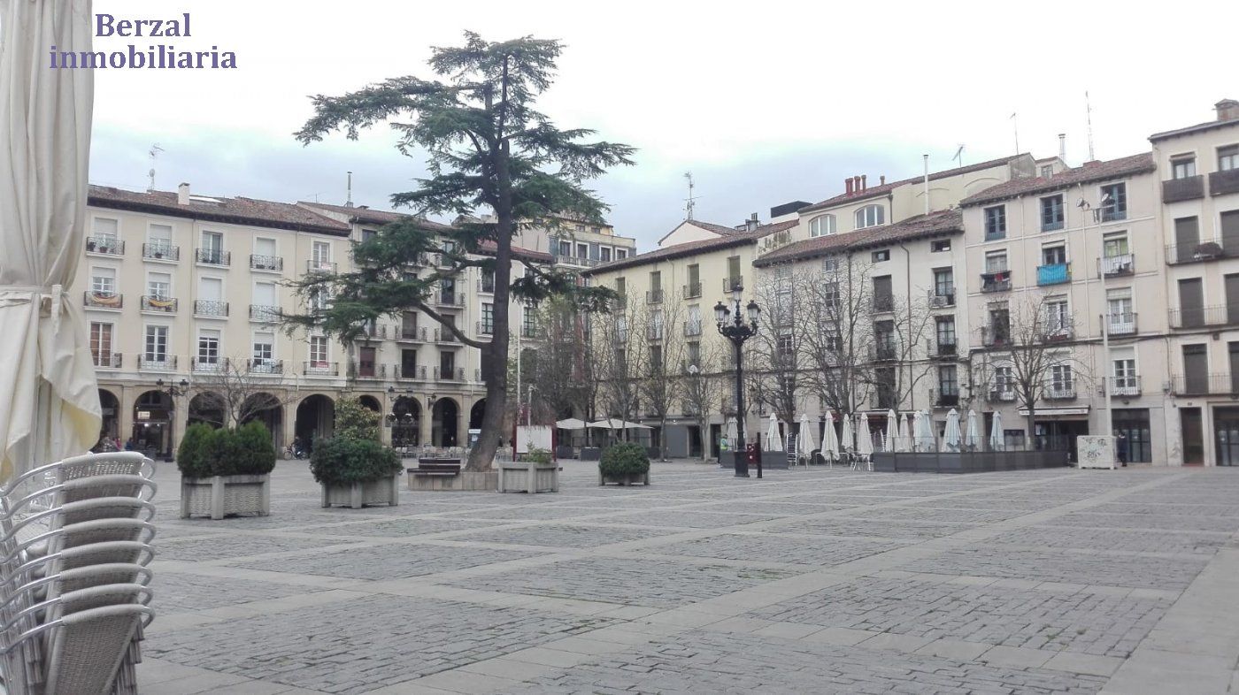 Vista exterior de Piso en venta en  Logroño con Parquet y Balcón