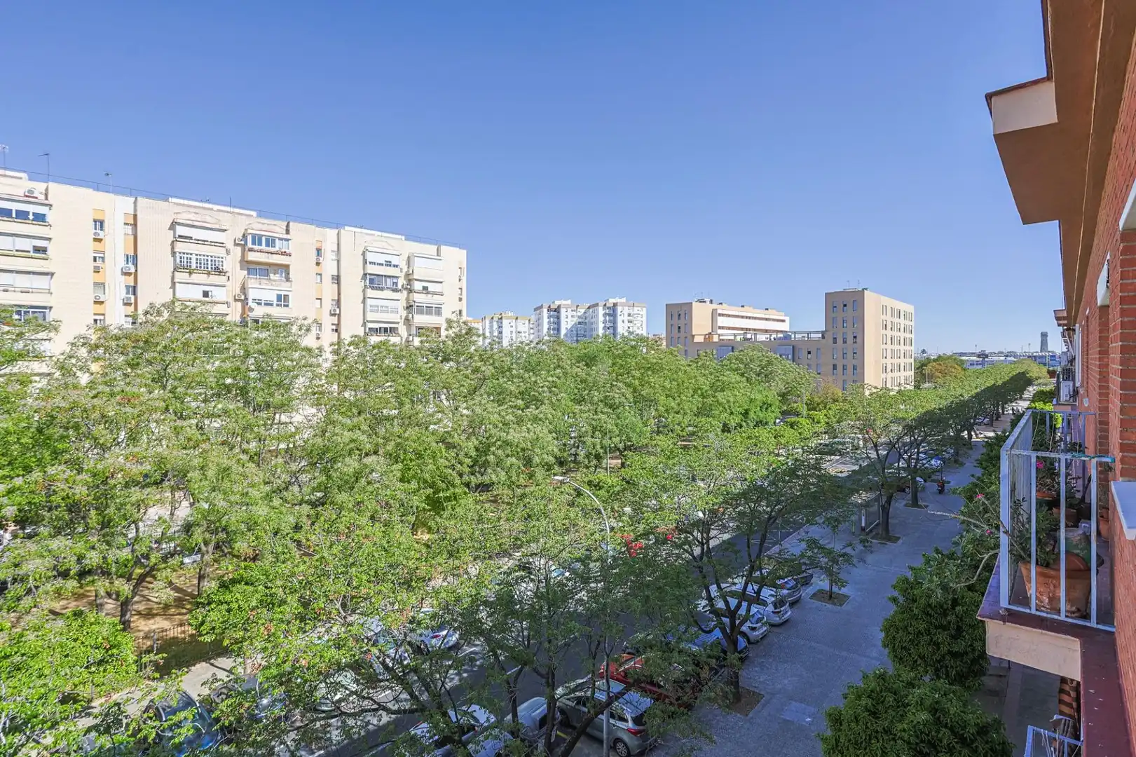 Exterior view of Flat for sale in Sevilla  with Air Conditioner and Furnished