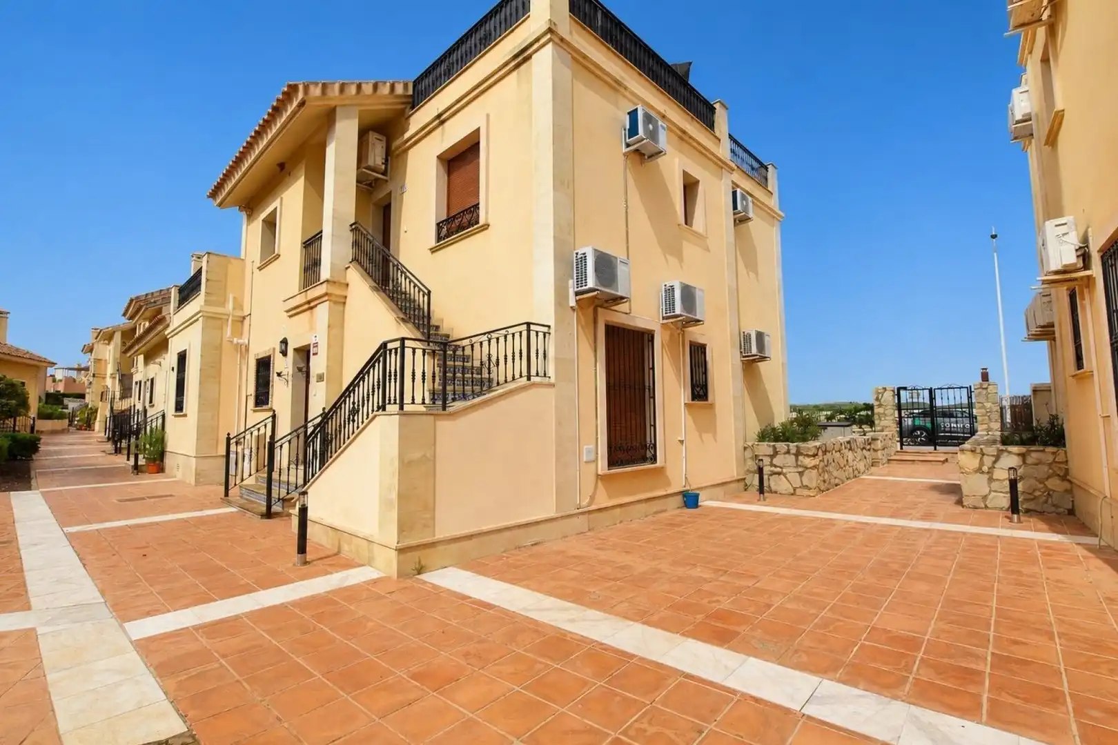 Vista exterior de Apartamento en venta en Algorfa con Aire acondicionado, Calefacción y Jardín privado