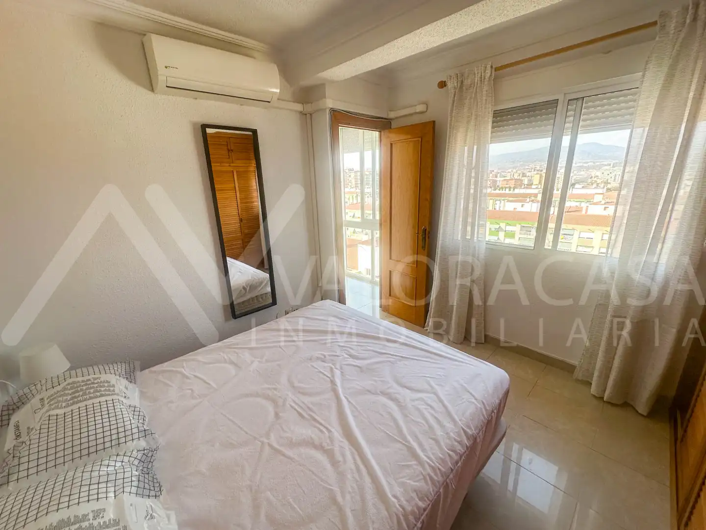 Bedroom of Flat for rent in Málaga  with Air Conditioner, Furnished and Microwave