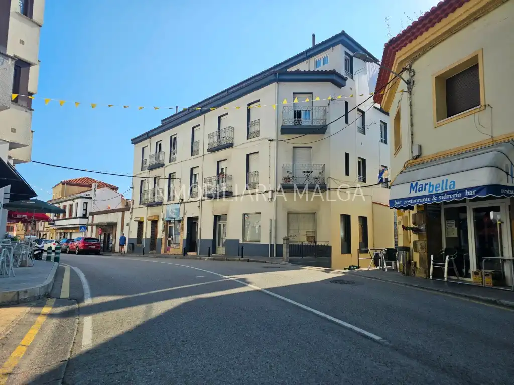 Vista exterior de Piso en venta en Colunga con Calefacción, Parquet y Amueblado