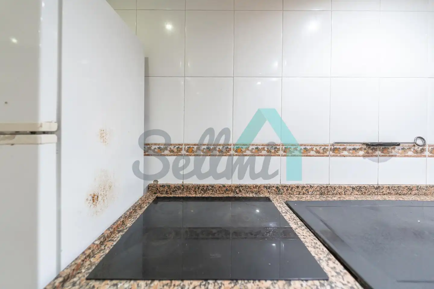 Cuina de Casa o xalet en venda en Oviedo  amb Calefacció, Jardí privat i Terrassa