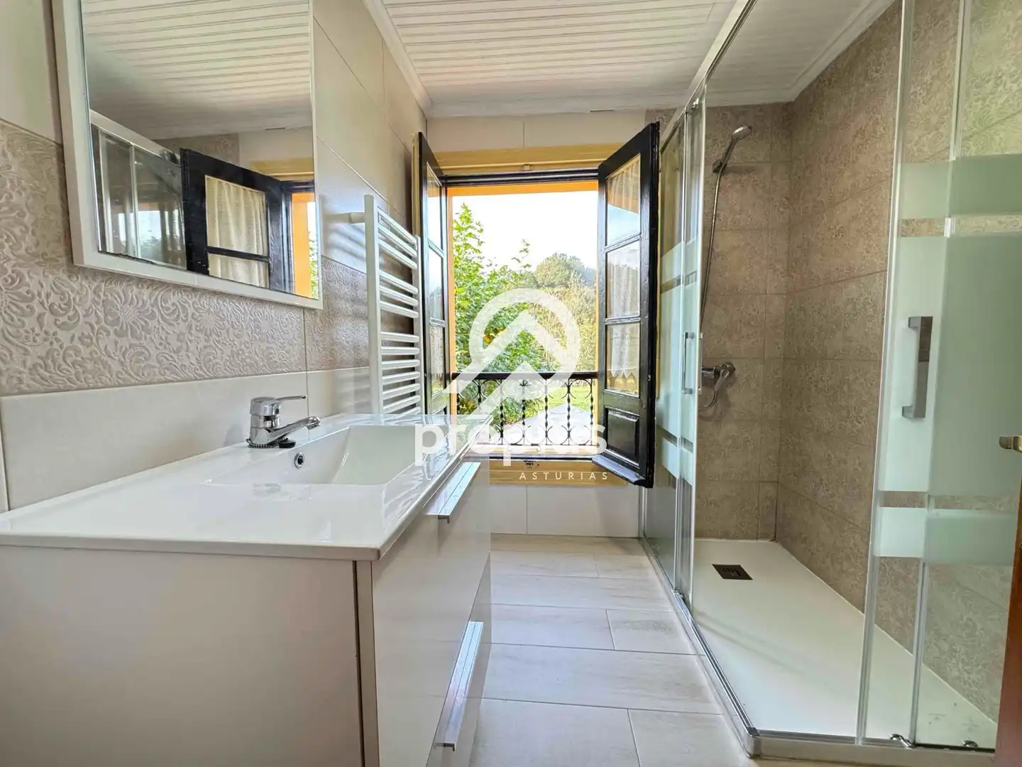 Baño de Casa o chalet en venta en Parres con Calefacción, Jardín privado y Parquet