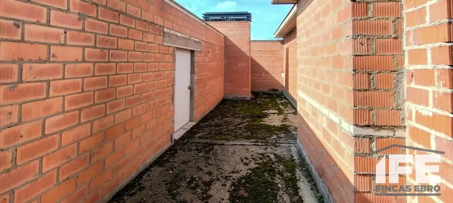 Vista exterior de Edifici en venda en Alagón