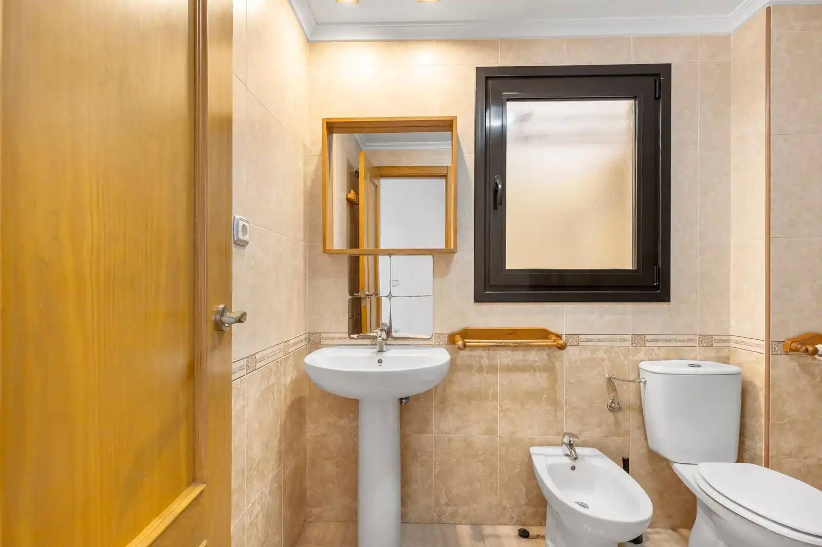 Badezimmer von Wohnung zum Verkauf in Torrevieja mit Klimaanlage, Heizung und Terrasse