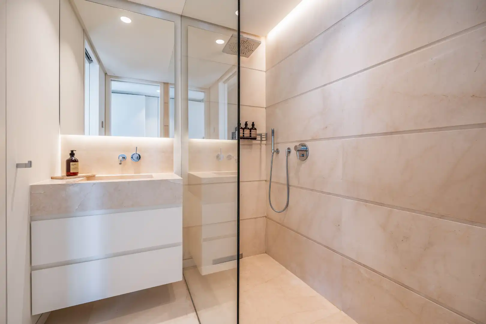 Baño de Dúplex en venta en Marbella con Aire acondicionado, Terraza y Trastero
