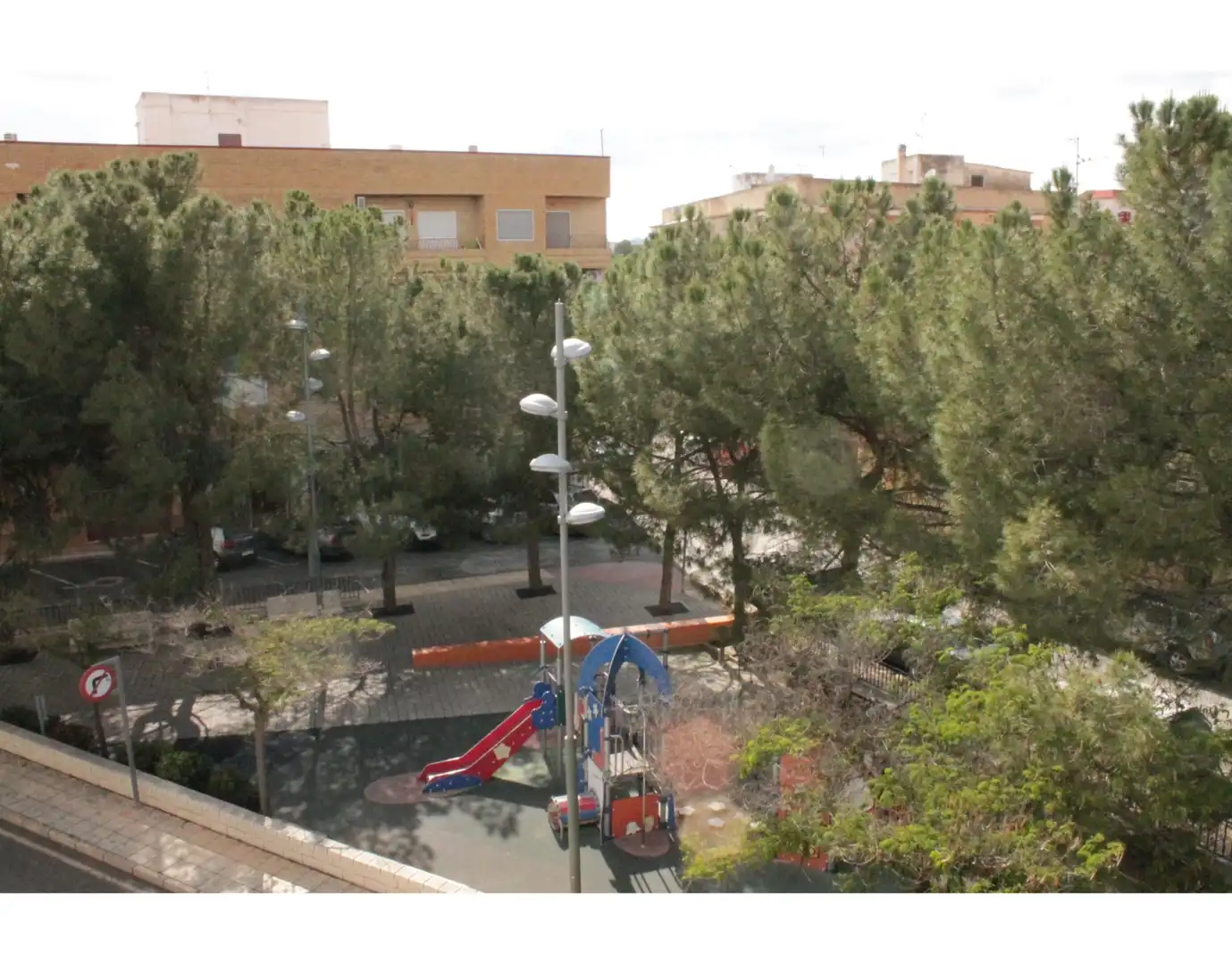 Vista exterior de Casa adosada en venta en El Pinós / Pinoso