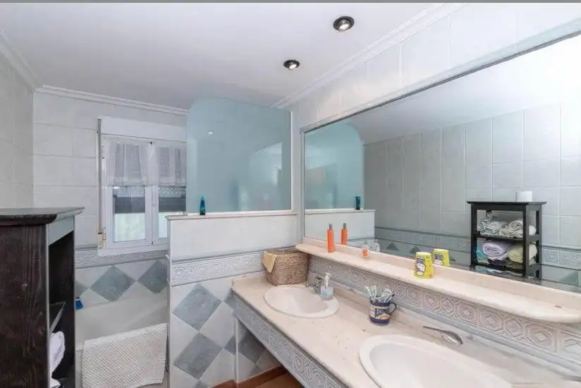 Baño de Casa o chalet en venta en Zaragoza con Aire acondicionado, Calefacción y Jardín privado