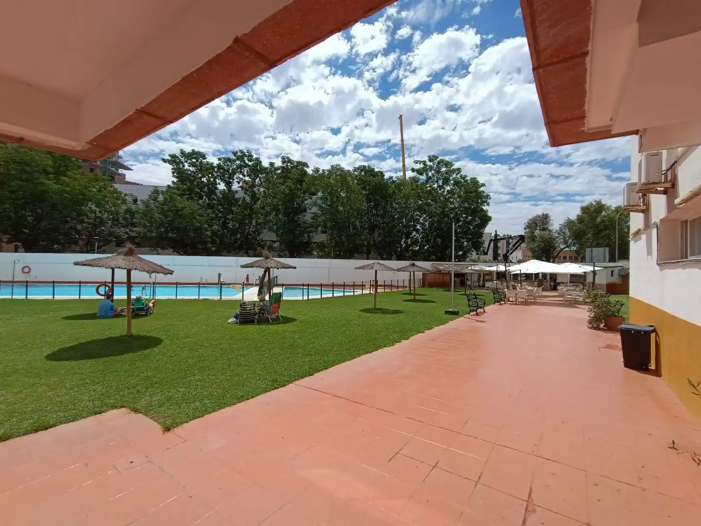 Piscina de Pis en venda en Sevilla amb Aire condicionat, Jardí privat i Terrassa