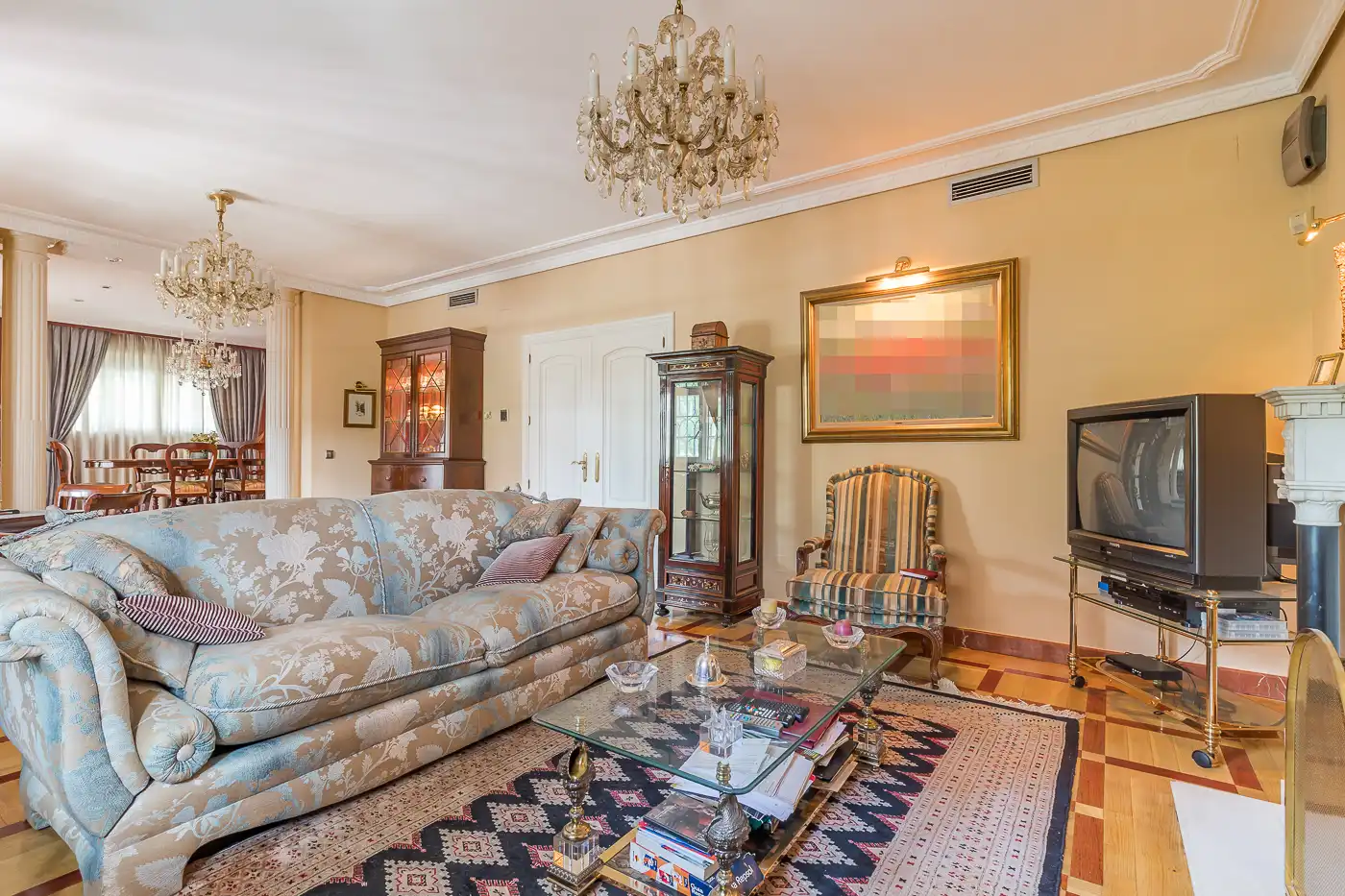 Sala d'estar de Casa o xalet en venda en Pozuelo de Alarcón amb Aire condicionat, Jardí privat i Parquet