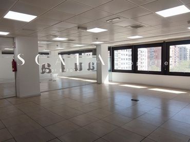 Oficina con ascensor en alquiler en Orense