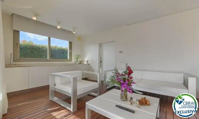 Sala d'estar de Casa o xalet en venda en La Jonquera amb Aire condicionat, Calefacció i Jardí privat