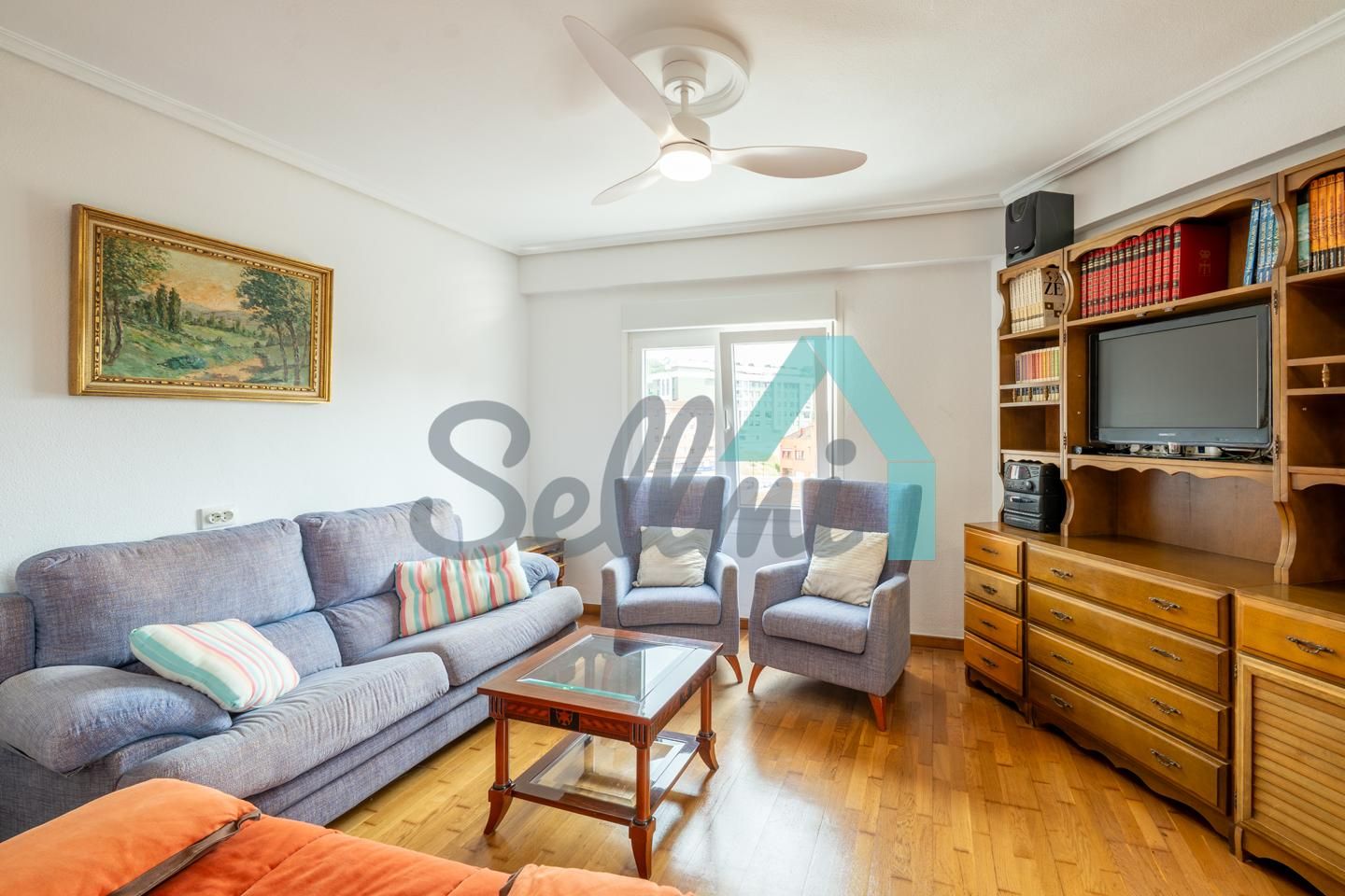 Living room of Flat to rent in Oviedo   with Heating, Parquet flooring and Furnished