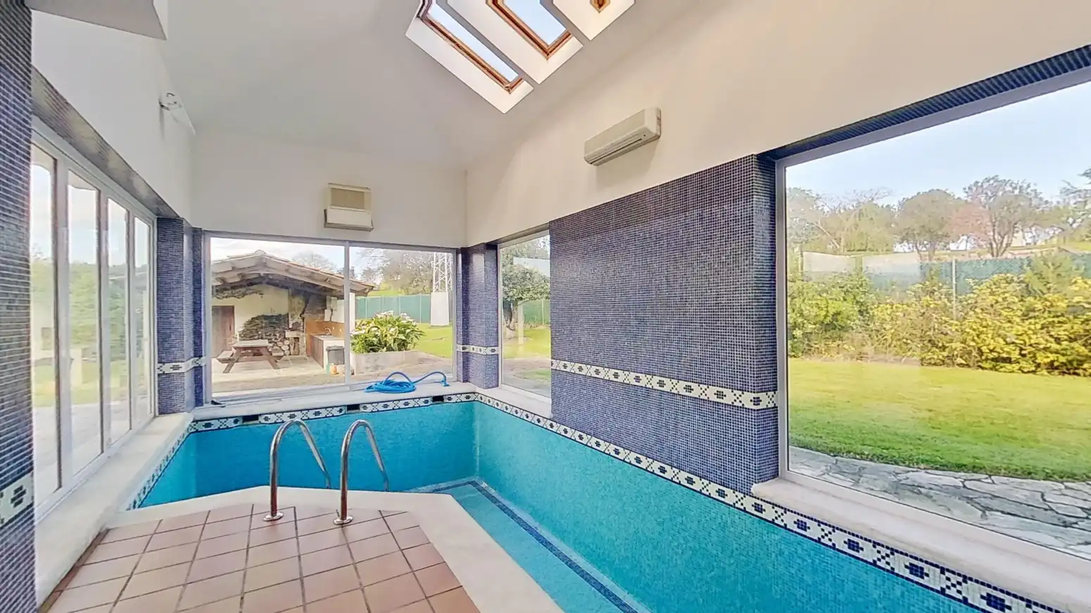 Piscina de Casa o chalet en venta en Reocín con Calefacción, Jardín privado y Terraza