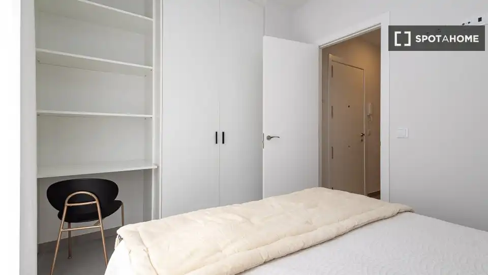 Bedroom of Flat for rent in Valencia  with Air Conditioner, Heating and Furnished