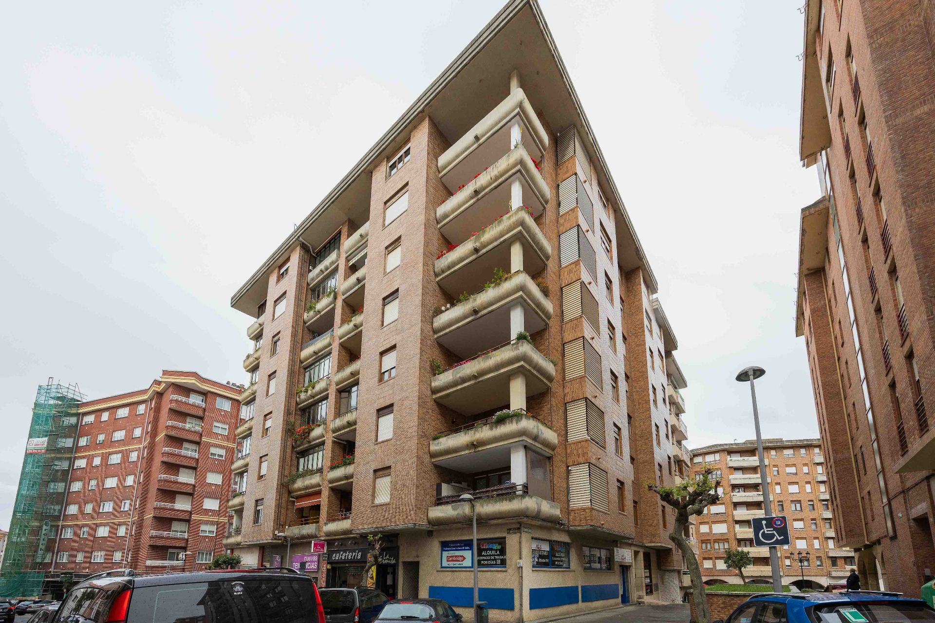 Vista exterior de Pis en venda en Castro-Urdiales amb Traster i Balcó