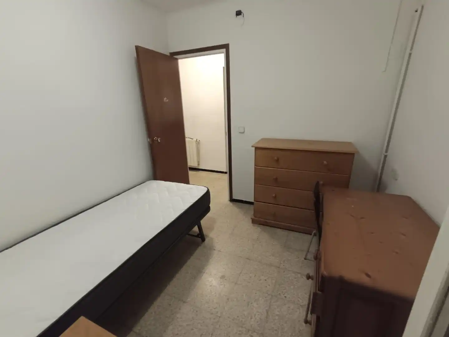 Habitación de Piso de alquiler en Girona con Calefacción, Terraza y Amueblado