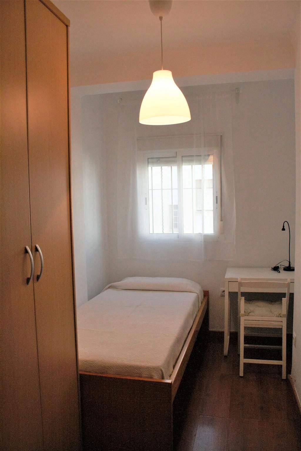 Dormitori de Pis per a compartir en  Sevilla Capital amb Aire condicionat, Moblat i Rentadora