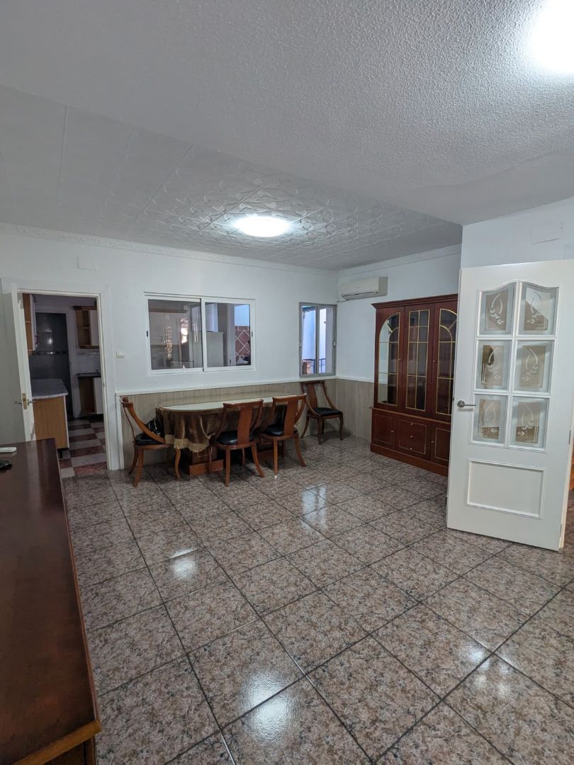 Esszimmer von Erdgeschoss zum Verkauf in Maracena mit Klimaanlage, Heizung und Terrasse