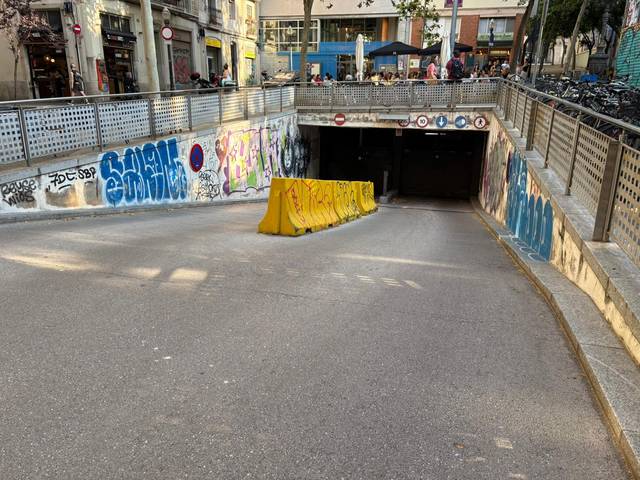 Garaje en Venta en Pz del Sortidor en El Poble Sec - Parc de Montjuïc