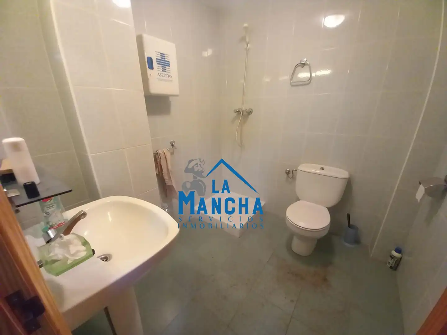 Bany de Local en venda en Albacete amb Aire condicionat