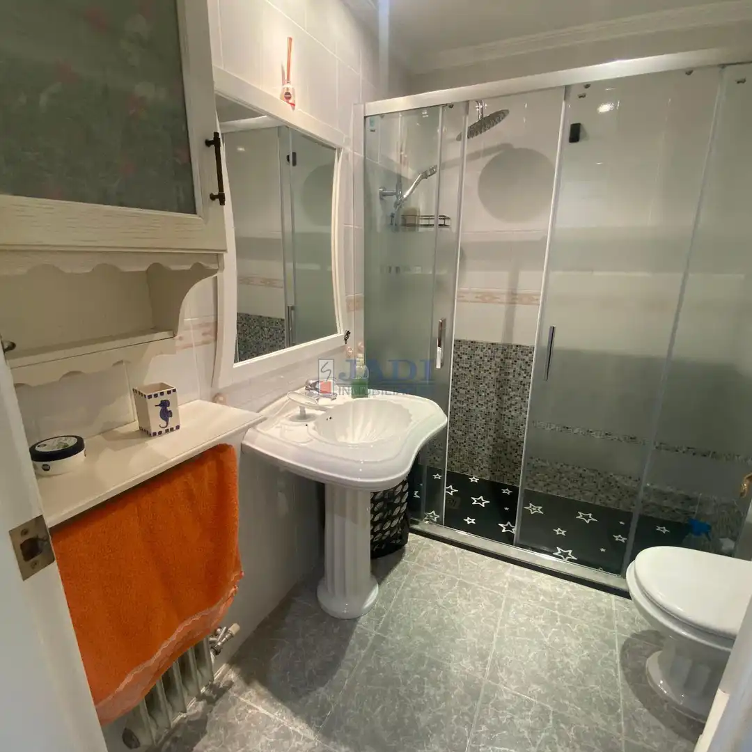 Bathroom of Flat for sale in Valdepeñas  with Air Conditioner, Heating and Terrace