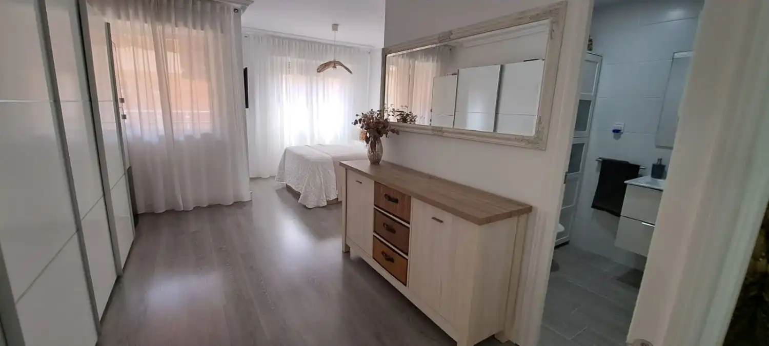 Habitación de Piso en venta en Castellón de la Plana / Castelló de la Plana con Aire acondicionado, Calefacción y Terraza