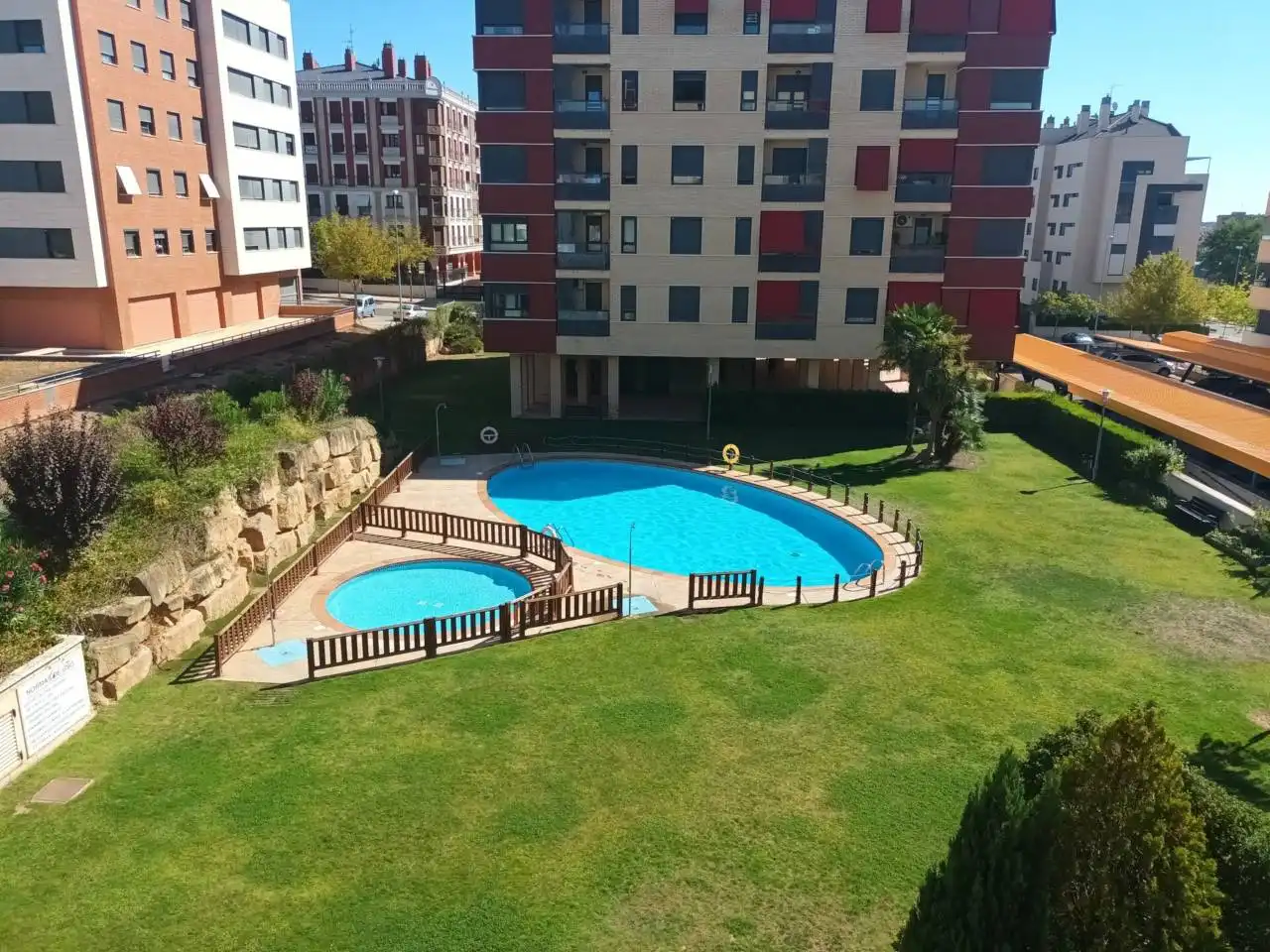 Piscina de Piso en venta en  Logroño con Calefacción, Parquet y Trastero