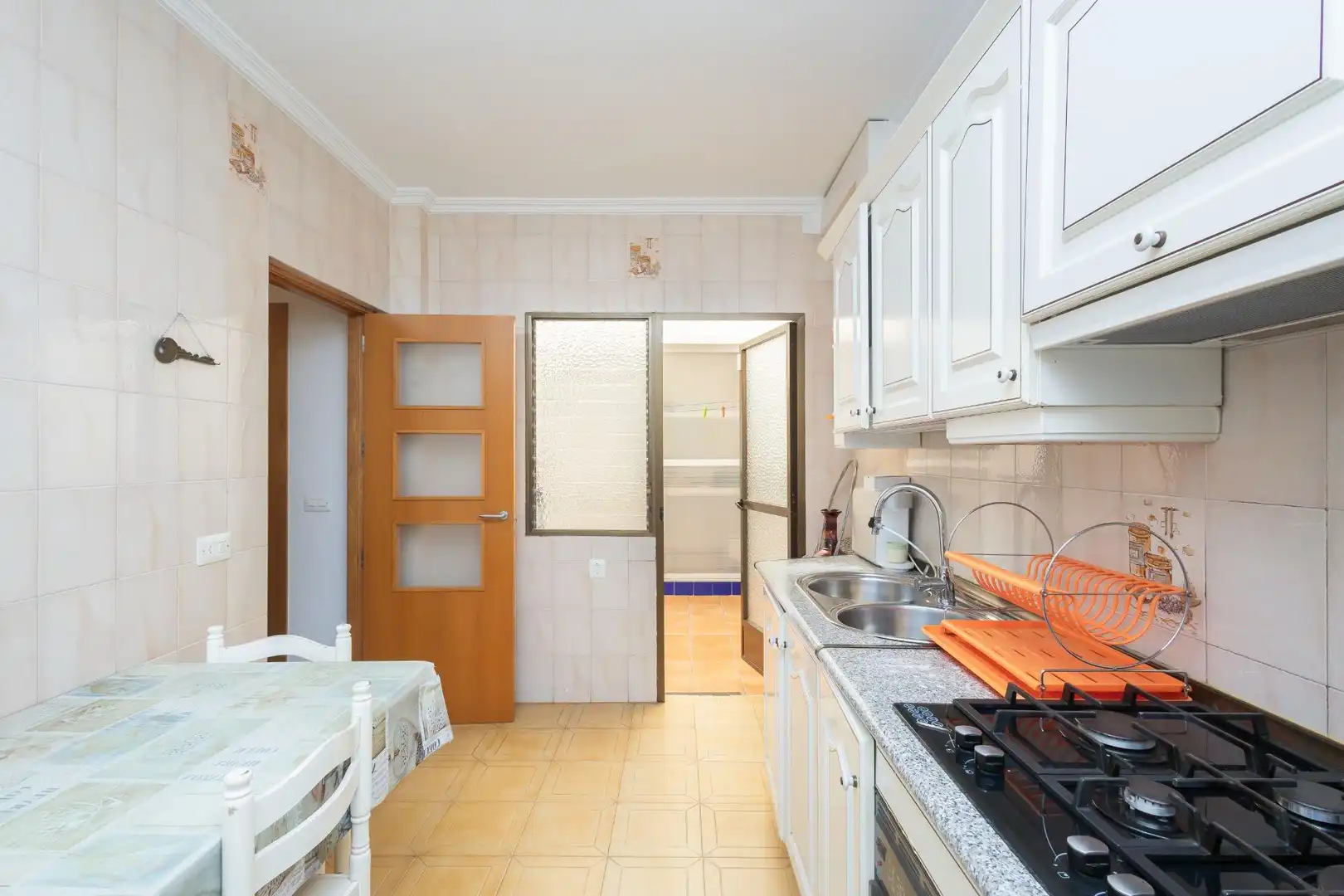 Cuina de Casa adosada en venda en Roquetas de Mar amb Aire condicionat, Terrassa i Balcó