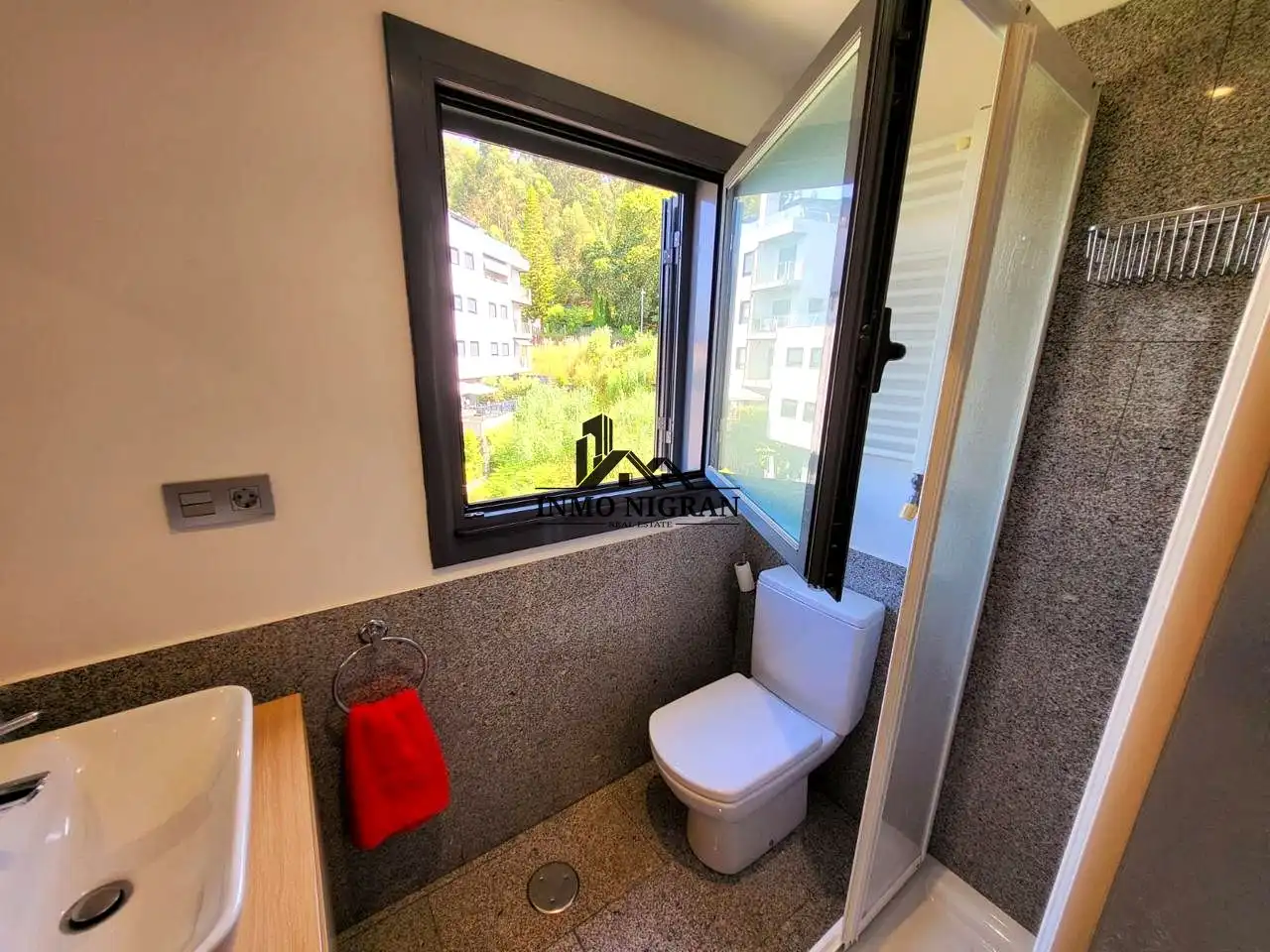 Baño de Piso en venta en Baiona con Calefacción, Trastero y Amueblado